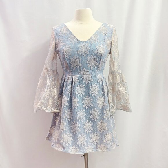 Vintage blue bell sleeve dress with lace overlay - fits like a Medium - Picture 1 of 7